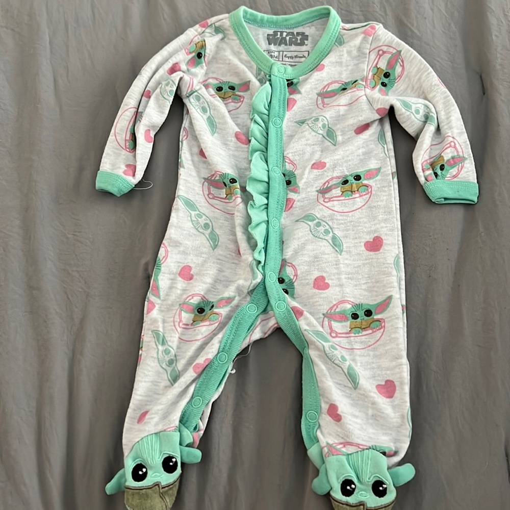 Baby yoda 0-3 month onsie